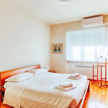 Guesthost - Ressmann 1 - 10 Min From Teatro Rossetti Apartment *