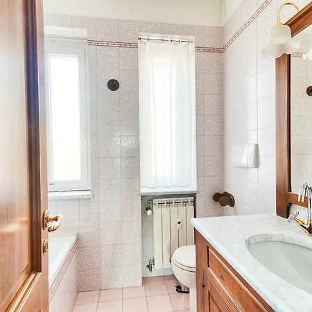 Guesthost - Ressmann 1 - 10 Min From Teatro Rossetti Трієст