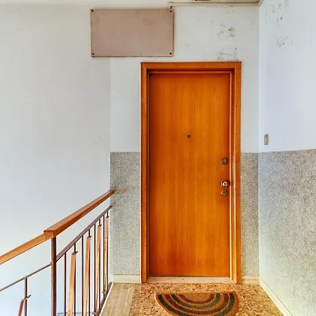 Апартаменти Guesthost - Ressmann 1 - 10 Min From Teatro Rossetti *