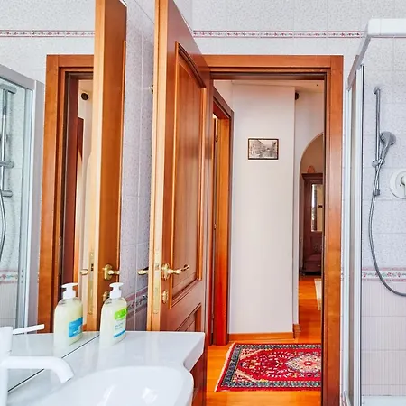 Апартаменти Guesthost - Ressmann 1 - 10 Min From Teatro Rossetti